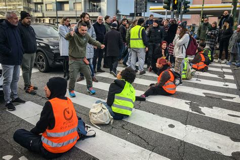 Roma Blitz Degli Attivisti Di Ultima Generazione A Torrimpietra