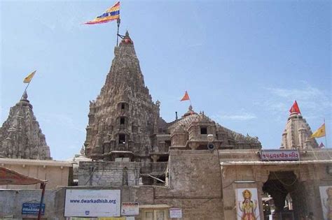 Dwarkadhish Temple, Dwarka | Jagat Mandir, Gomti River | Photos and Timings @Holidify