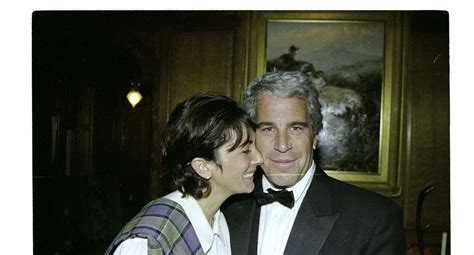 Ghislaine Maxwell Ex Pareja De Jeffrey Epstein Sentenciada A 20 Años De Prisión Por Delitos