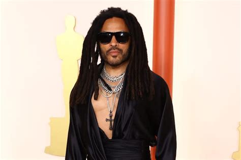 Lenny Kravitz And His Leather Pants Train Very Seriously” In The Gym