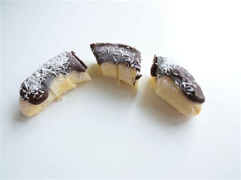 Frozen Dark Chocolate Covered Banana | Banana Congelada Com Chocolate ...