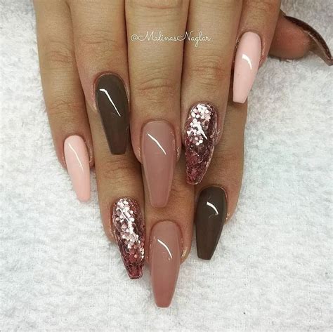 20 Stunning September Nails With Glitter For A Festive Fall Celebration