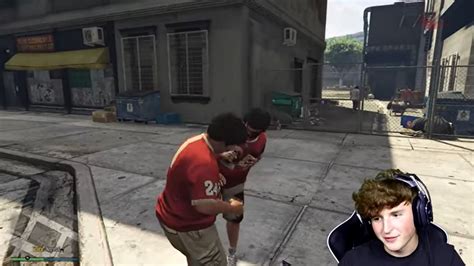 Streamer Caylus pretends to be a pet in GTA 5 using mods