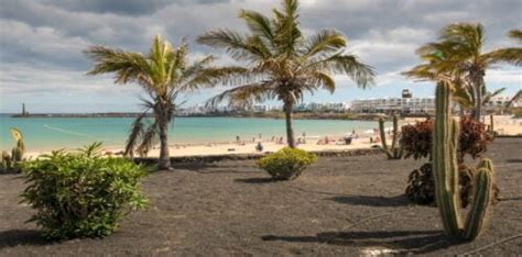 Costa Teguise's Most Popular Beaches for Sand, Surf & Families