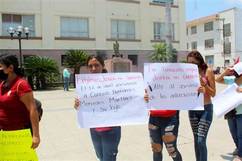 Se Manifiestan Antorchistas En La Capital Del Estado Frente A Palacio