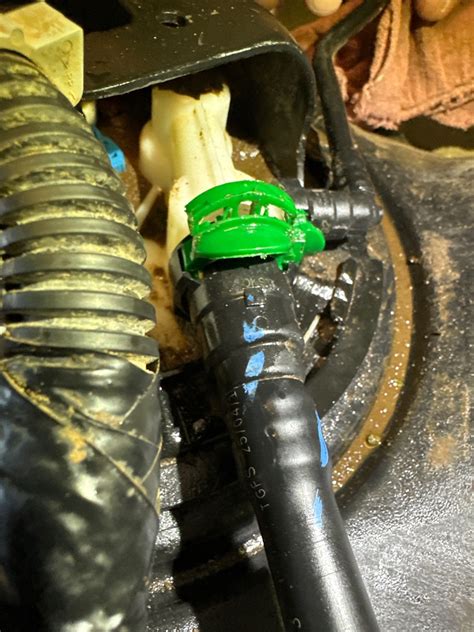 2019 Chevy Silverado 1500 How Do You Remove The Clips On Fuel Pump Fuel Lines