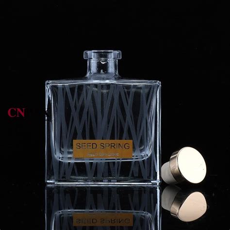 Wholesale 100ml 200ml Flat Square Glass Diffuser Bottles With Gold Lid