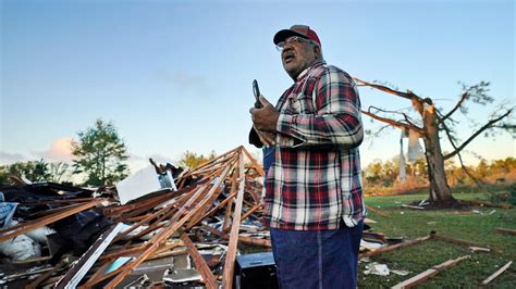 Texas Oklahoma Tornadoes 1 Dead Dozens Hurt As Storms Slam Area