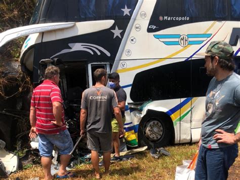 Fallecieron Dos Personas En Fatal Choque En La Ruta 12 Entre Un ómnibus