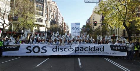 Decenas De Miles De Personas Marchan En Madrid Por Los Derechos De Las