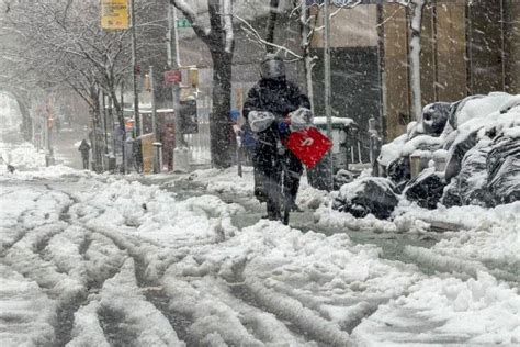 عاصفة شتوية تضرب الأجزاء الشمالية الشرقية من الولايات المتحدة