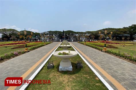 Dibuka Untuk Umum Ini Wajah Baru Alun Alun Tugu Malang Times Malang