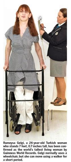 Worlds Tallest Woman Breaks Three More Guinness World Records（世界最高女子再破