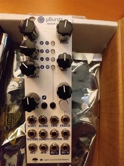 Momo Modular Uburst Mutable Instruments Clouds Clone Reverb