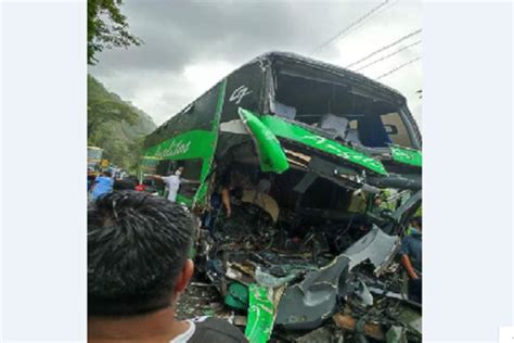 Junín Un Muerto Y Más De 20 Heridos Deja Choque Entre ómnibus Y Un