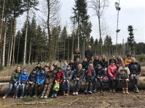 Baumpflanzaktion Der Klassen R A Und R B Hornbergschule Mutlangen