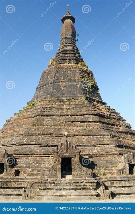 Burma Mrauk U Temple Laungbanpyauk Paya Stock Image Image Of Pagoda