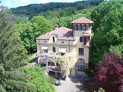 04 - Stone House