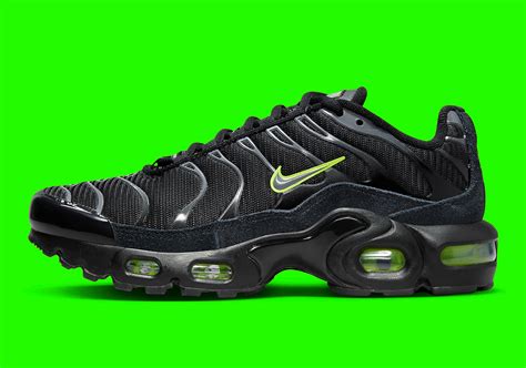 Kid S Nike Air Max Plus Black Volt Fq Sneakernews