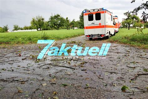 Schwere Unwetter Im Rems Murr Kreis Stra En Berflutet Bahn Durch