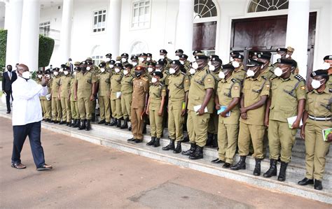 Museveni Meets Cid Officers Chimpreports