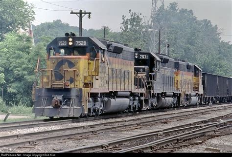 Railpictures Net Photo Co Chessie System Emd Sd At Brunswick