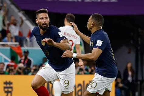 France Pologne 3 1 Les Bleus En Quarts Grâce à Un Giroud Record Et Un Mbappé De Génie