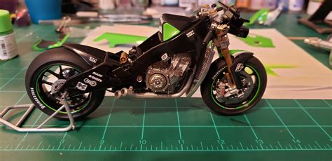 Kawasaki Ninja Zx Rr Bike Plastic Model Motorcycle Kit Scale