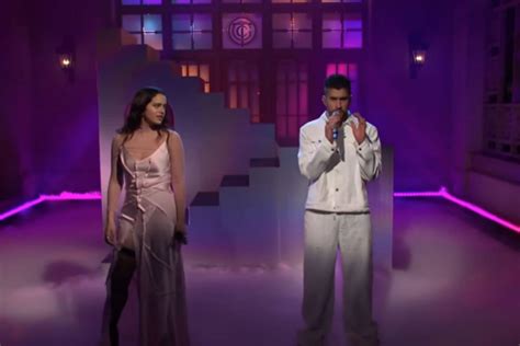 Bad Bunny y Rosalía revolucionan Saturday Night Live cantando en