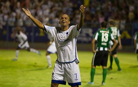 Nacional Am Goleia O Coritiba Por A E Abre Vantagem Na Copa Do