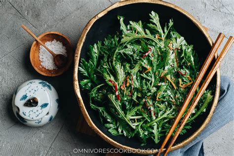 Chrysanthemum Salad - Omnivore's Cookbook