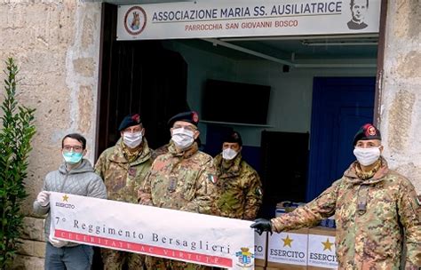 Bersaglieri Il 7 Rgt Di Altamura Dona Generi Alimentari Paola