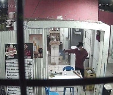 Vídeo câmera de segurança registra assassinato de jovem em bar na zona