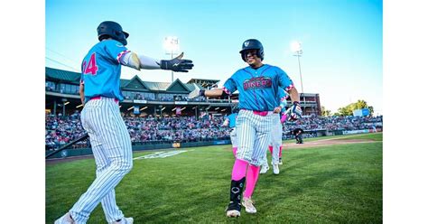 New Jersey Diners Introduce Electric Blue Flamingo Pink Uniforms In