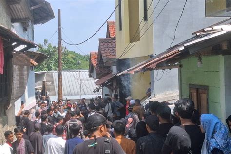 Foto Pelajar Smk Lingga Kencana Korban Kecelakaan Bus Dishalatkan