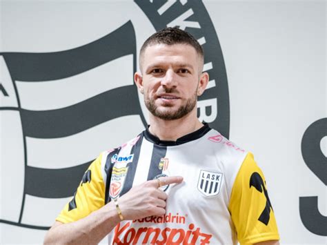 Povezivao Se Sa Sarajevom Valon Berisha Ima Novi Klub Arena Sport