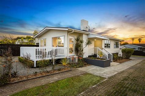 Sold Hikurangi Street Te Atatu Peninsula Realestate Co Nz