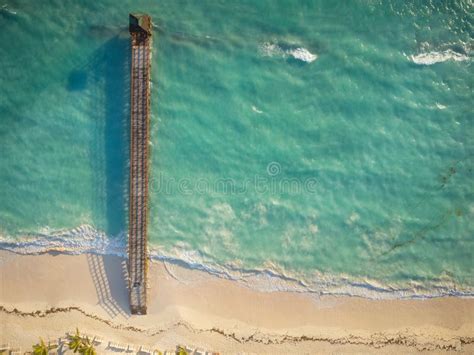 Vue Panoramique Sur La Plage De Sable Palmiers Bungalows Jet E En Bois