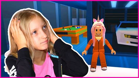 Gamer Girl Karina Roblox Bloxburg – Rainy Weathers