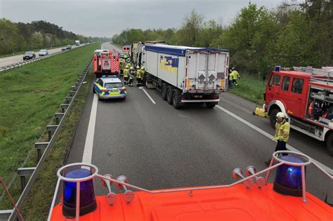 A 5 Bei Neuenburg Nach Unfall Wieder Frei Neuenburg Badische Zeitung