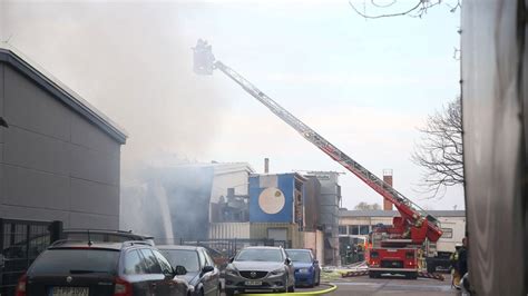 Feuer In Lagerhalle In Lichtenberg