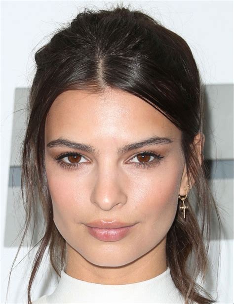 Nude Lips Winged Eyeliner Emily Ratajkowski Woman Face Subtle