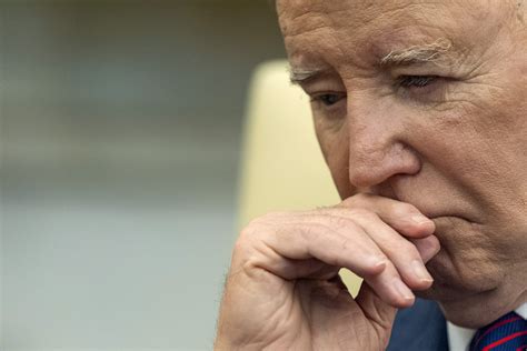 Joe Biden dice que seguirá siendo candidato en una desafiante carta