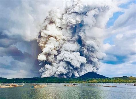 Taal Volcano Update : PHIVOLCS: Taal Volcano Eruption Update (01/18/20, 6PM ... / Volcanic ...