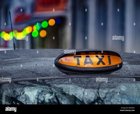 Taxi sign hi-res stock photography and images - Alamy