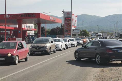 GUŽVE NA GOSTUNU Zastoj na granicama u toku noći čeka se i do par