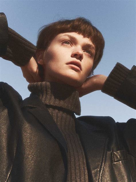 GRAY – AGENCIA MODEL MANAGEMENT