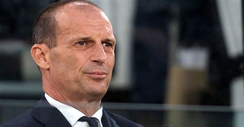 Juve Rissa Allegri Calvo In Spogliatoio Il Video Sullo Smartphone Che