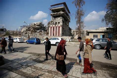 Mosul sculptor 'recreates what was demolished' on murals depicting Iraq ...