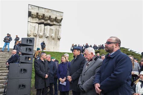 Muzeum Kl Plaszow Otwarcie Poobozowego Terenu I Wystawy Plenerowej